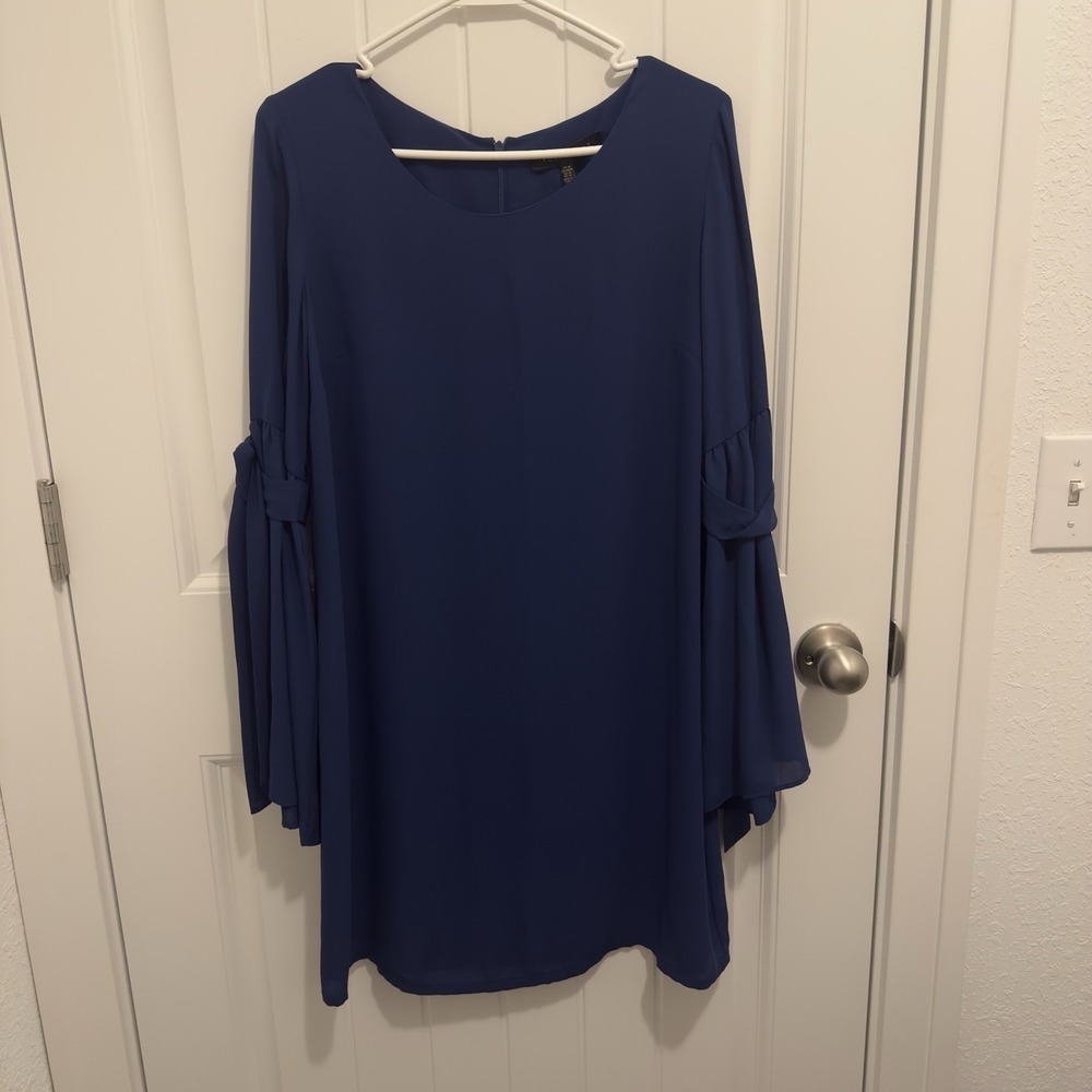 Forest‎ Lily Women's Blue NWT Dress Bell Sleeve Size Medium
